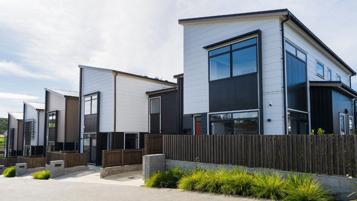 Real Estate Crowdfunding: The Future of Passive Income in a Volatile Market